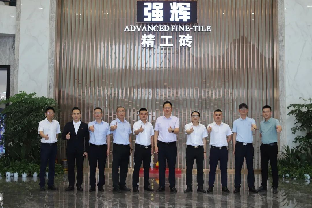 強輝新品質感大師又出圈？華美立家團隊參觀強輝總部展廳！